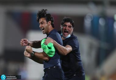 اهدای مدال مربی استقلال به آستان قدس رضوی