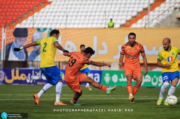 هفته شانزدهم لیگ برترl تساوی فولاد و برد مس کرمان