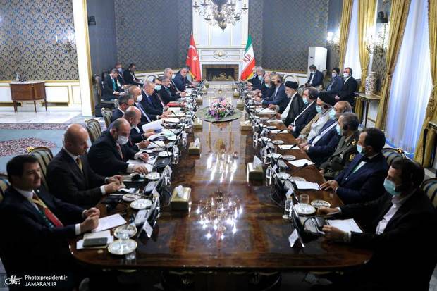 نشست رئیسی و اردوغان و سایر مسئولان عالی‌رتبه ایران و ترکیه