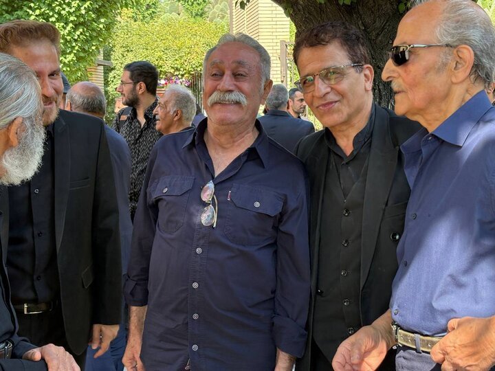 مراسم تشییع پیکر بهروز رضوی در حال برگزاری است