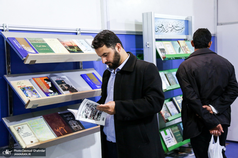 غرفه موسسه تنظیم و نشر آثار امام خمینی(س) در نمایشگاه بین المللی کتاب تهران