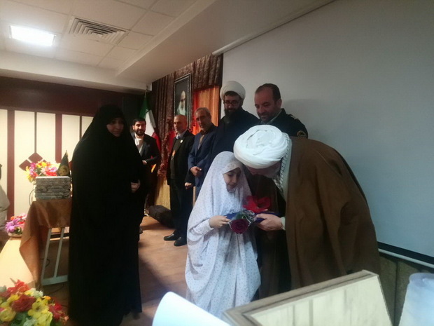 آستان قدس رضوی به 200 خانواده زلزله زده کمک کرد