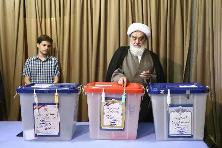 آیت الله مظاهری: نگاه دوستان و دشمنان انقلاب اسلامی به انتخابات ایران است