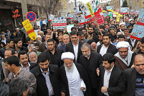 تقدیر آیت الله مکارم شیرازی از حضور باشکوه مردم در راهپیمایی 22 بهمن