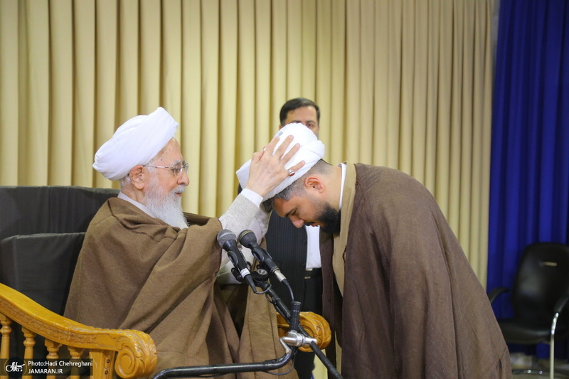 عمامه گذاری طلاب توسط مراجع اعظام تقلید در روز میلاد امام علی (ع)‎