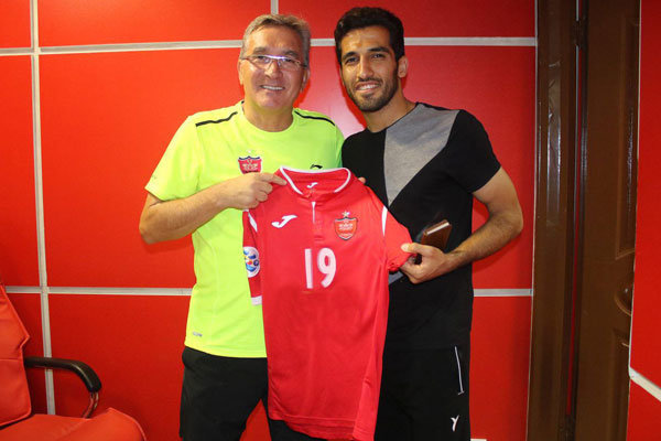 حضور هافبک تیم ملی فوتبال ایران در تمرین پرسپولیس

