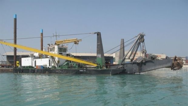 اجرای لایروبی خور گناوه آغاز شد