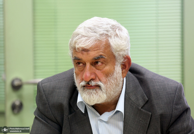 واعظ مهدوی هشدار داد: برخی گزینه های مطرح شده برای وزارت اقتصاد، ادامه راه اشتباه گذشته است / دولت از سیاست غلط اقتصادی دست بردارد / یک سوم بیمارانی که به داروخانه ها مراجعه می کنند، نمی توانند داروهایشان را بخرند