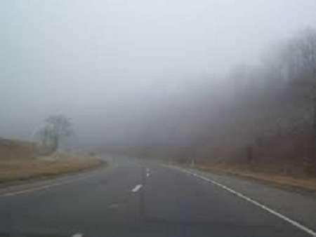 مه غلیط تردد خودروها را در گردنه های خراسان شمالی مختل کرد
