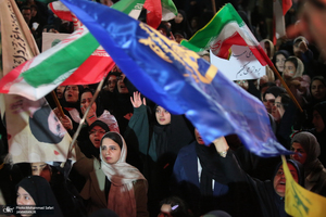 حرکت دسته مردمى پرچمداران ایران به مناسبت روز جمهوری اسلامی ایران-۲