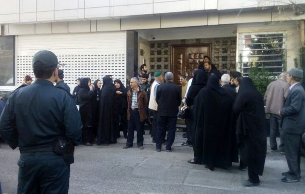 سپرده گذاران موسسه منحله الزهرا (س) در مشهد خواستار دریافت مطالبات خود شدند