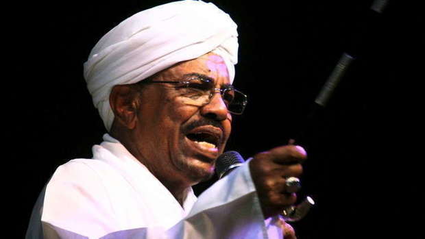 رئیس جمهور سودان بالاخره در برابر معترضان عقب نشست؛ البشیر از قدرت کنار می رود