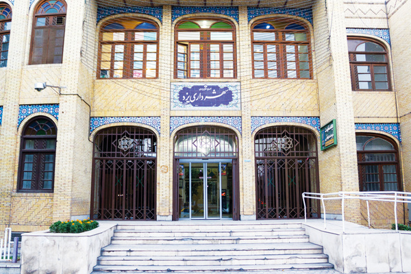 وزیرکشور در صدور حکم شهردار یزد، مساعدت کند