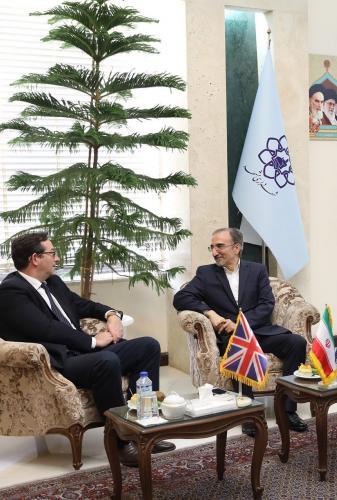 تاکید بر توسعه روابط در دیدار شهردار مشهد و سفیر انگلیس