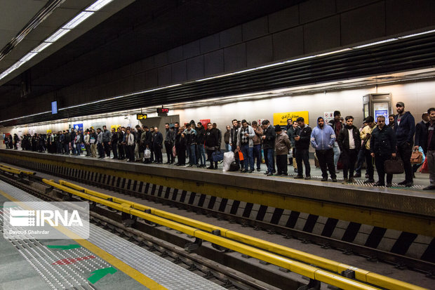 اجرای طرح فاصله گذاری اجتماعی در مترو تهران با همکاری مسافران امکان پذیر است
