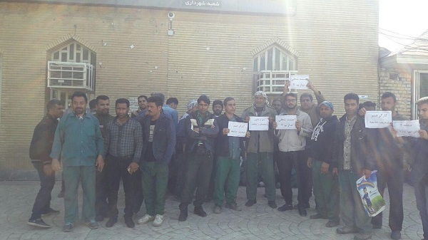 کارکنان فضای سبز شهرداری منطقه 2 اهواز خواستار پرداخت مطالبات خود شدند