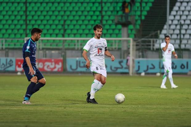 درخواست کاپیتان ذوب آهن از پرسپولیس؛ با ما بازی نکنید!