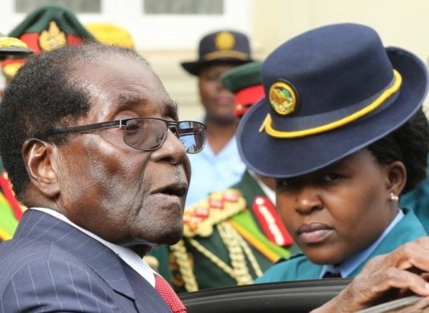 موگابه به فکر کناره‌گیری نیست