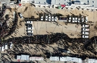 تصاویری از اجرای دور دوم توافق مبادله اسرا در غزه و تحویل 4 نظامی اسیر زن  (10)