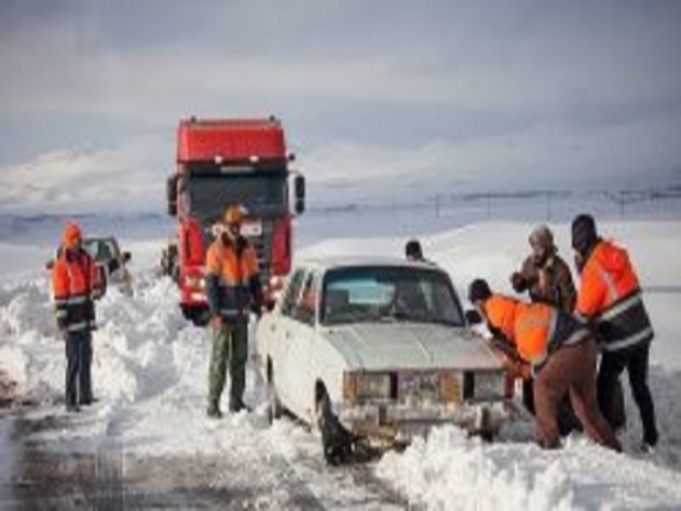 63مسافر گرفتار در برف امدادرسانی شدند