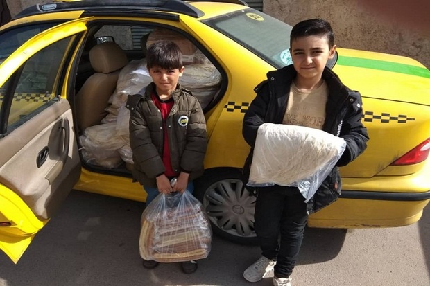 2 آفرودکار کودک قزوینی 10 هزار نان به سیل زدگان اهدا کردند