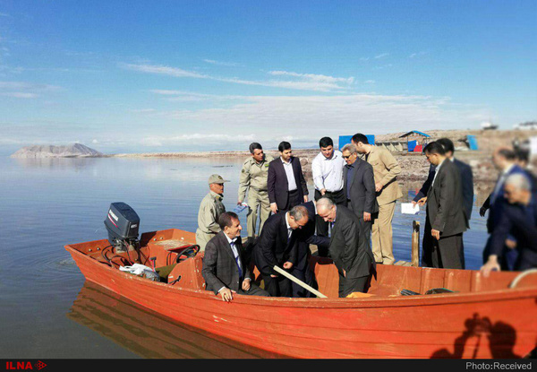 بازدید معاون اول رئیس‌جمهور از دریاچه ارومیه