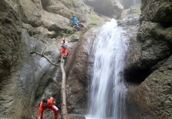 کشف جسد کوهنورد سقوط کرده در آبشار شفیع‎آباد علی آبادکتول