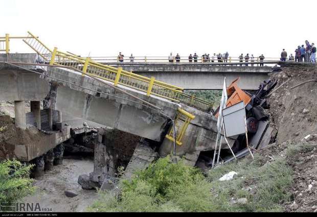 پل ها در مازندران ناتوان در برابر سیلاب