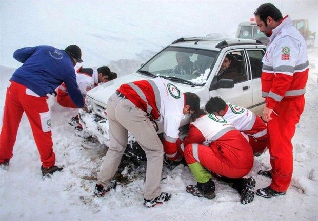 25 خودروی گرفتار برف درجاده های استان مرکزی امدادرسانی شدند