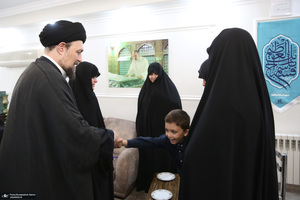 حضور سید حسن خمینی در منزل شهید رئیسی