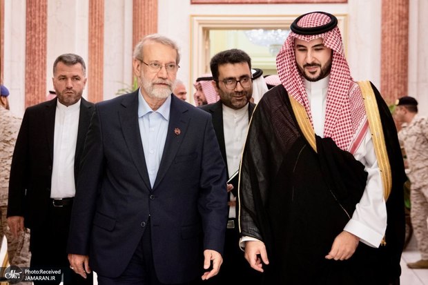 لاریجانی: همکاری‌های اقتصادی و امنیتی ایران و عربستان سازمان یافته‌تر گسترش می‌یابد/ عربستانی‌ها بیش از پیش به خباثت رژیم صهیونیستی پی برده‌اند