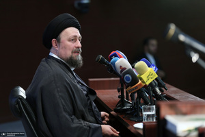دیدار سرپرست و کارکنان وزارت خارجه باسید حسن خمینی در حرم مطهر امام خمینی (س)