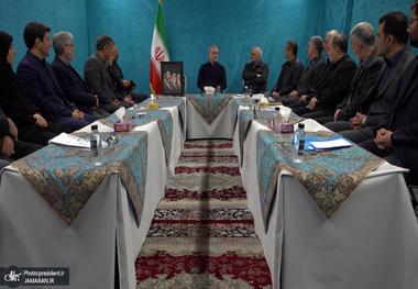 پزشکیان: هرگونه تصمیم‌گیری درباره پایان جنگ، صرفاً با لحاظ همه شروط مطرح‌شده و در چارچوب تأمین عزت، امنیت و منافع ملت بزرگ ایران اتخاذ خواهد شد/ حضور آگاهانه و پرصلابت مردم در تجمعات شبانه سرمایه‌ای ارزشمند برای عبور از این مقطع سرنوشت‌ساز است