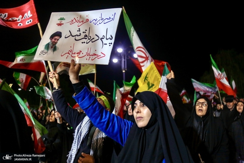 پنجاهمین شب اجتماع پر شور مردم در میدان نماز