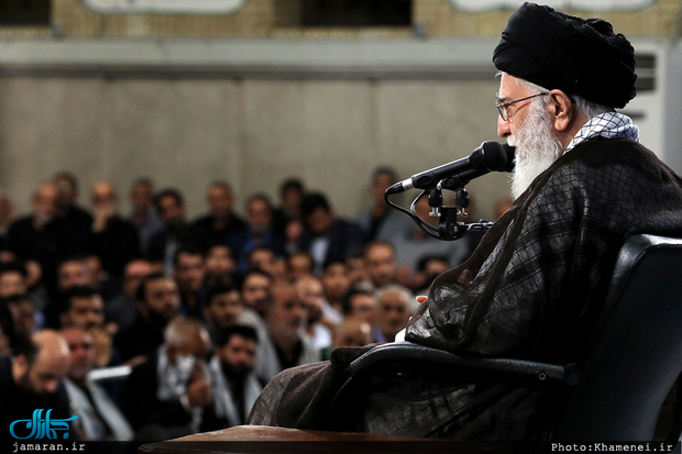 رهبر معظم انقلاب: جمهوری اسلامی با اقتدار ایستاده و ملت به دشمنان سیلی خواهد زد/ مقامات جدید کاخ سفید ملت و مسئولان ایران را نشناخته اند/ اگر شهیدان مدافع حرم نبودند، امروز باید در شهرهای ایران می‌جنگیدیم