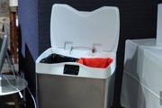 سطل آشغال هوشمند زباله های قابل بازیافت را تشخیص می دهد