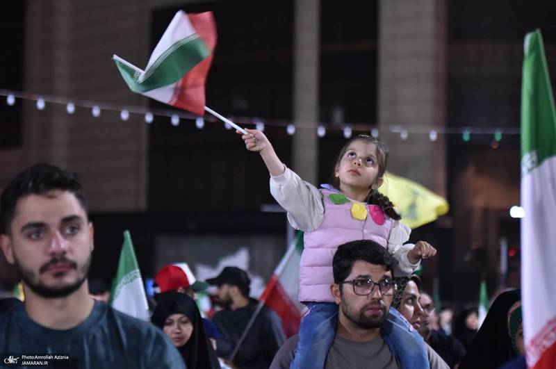 پنجاه و پنجمین شب اجتماع پر شور مردم در میدان جمهوری اسلامی