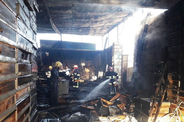 آتش سوزی کارگاه چوب بری در روستای چورزق زنجان  مهار شد
