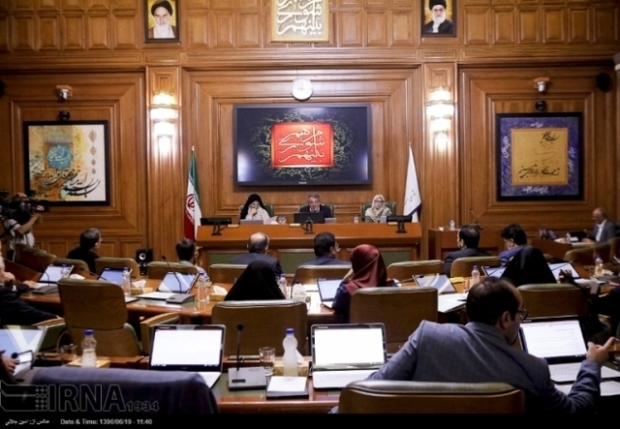 انتقاد از صدا و سیما برای پوشش گزینشی اخبار شورای شهر تهران