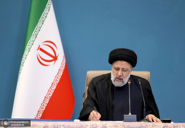 رئیسی در پیام قدردانی از حضور مردم در انتخابات: حضور سراسر شور و شعور مردم در انتخابات «نه بزرگ» به جبهه ضد بشری استکبار بود