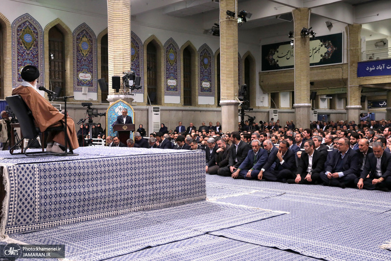 دیدار جمعی از تولیدکنندگان، کارآفرینان و فعالان اقتصادی با رهبر معظم انقلاب