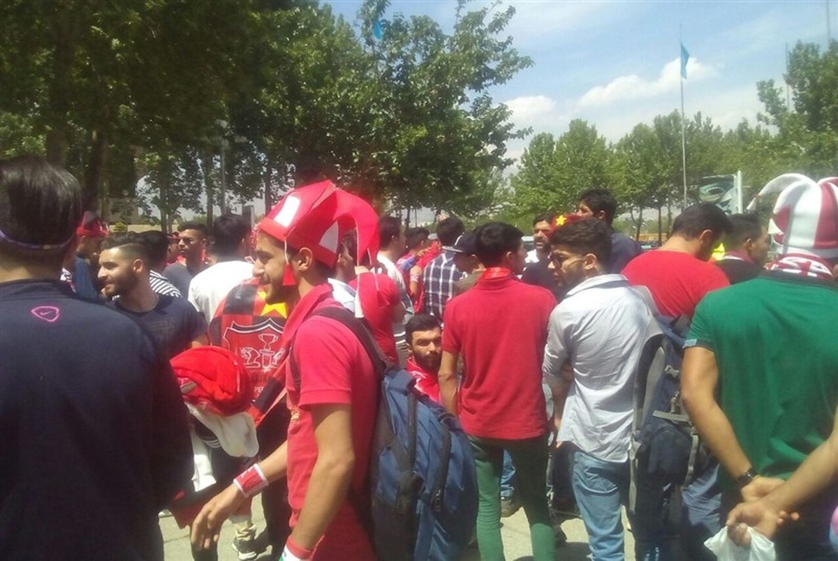 تصاویری از ورودی ورزشگاه آزادی پیش از دیدار پرسپولیس و الوحده + حواشی