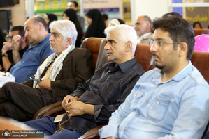 محفل شعر «حضور» در غرفه موسسه تنظیم و نشر آثار امام خمینی(س) نمایشگاه قرآن کریم