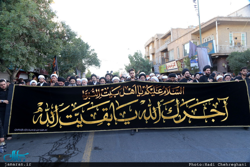 پیاده روی آیت الله العظمی وحید خراسانی به سمت حرم حضرت معصومه(س)