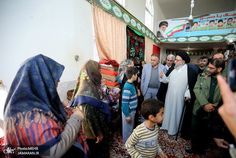 حضور آیت الله نورمفیدی در  محل اسکان موقت سیل زدگان