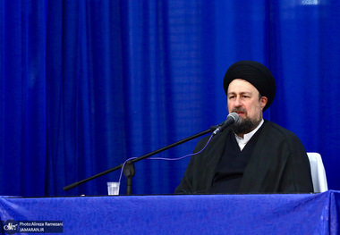 سید حسن خمینی: جمهوری اسلامی باید به جنگ محرومیت برود/ جمهوری اسلامی نباید از توده‌های مردم جدا شود/ جامعه ما از دعوا به هیچ جا نمی‌رسد؛ باید رفاقت کنیم/ مراقب باشید روح، غیرت و اندیشه دینی در جان و روحتان باقی بماند