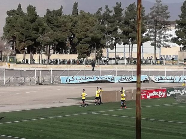 کرونا هم نتوانست مانع حضور تماشاگران فوتبال در ورزشگاه شیراز شود