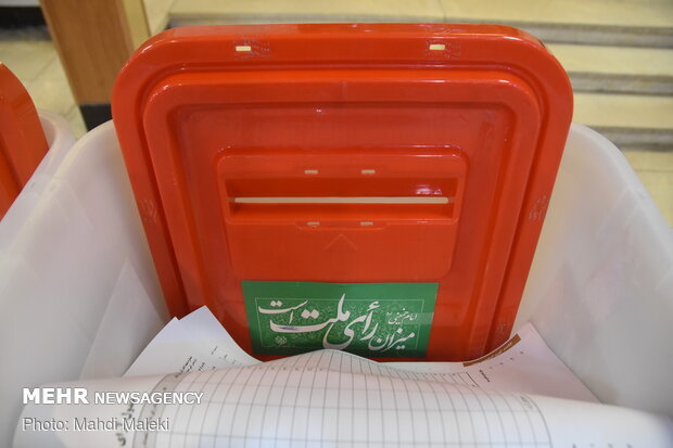اخذ رای در شعب انتخابات مجلس شورای اسلامی در کردستان آغاز شد