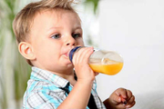 چرا کودکان نباید آب میوه بخورند؟