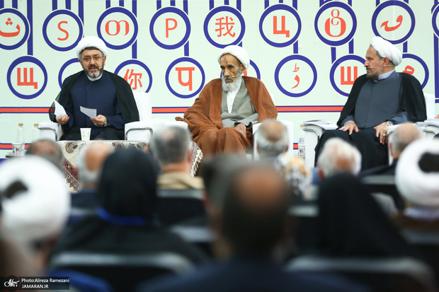 آیت‌الله احمد بهشتی: نباید بگذارید افکار و اندیشه‌های امام خمینی(س) در نوارها یا کتاب‌ها بماند/ آزاد ارمکی: باید در اندیشه‌های امام بازاندیشی کنیم/ کمساری: باید محتوای مناسب با ذائقه نسل جوان تهیه کنیم